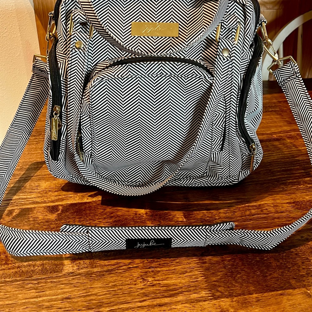 Ju-Ju-Be Black and White Women's diaper Bag